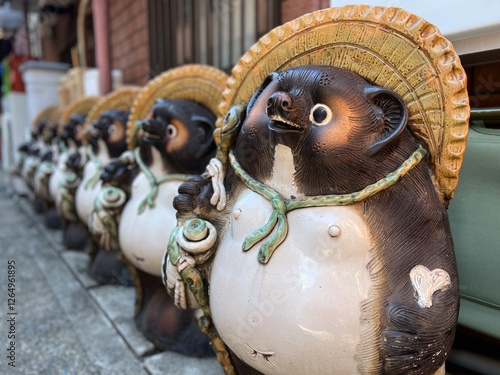 Obraz na płótnie Funny tanuki statues in the streets of Tokyo w salonie