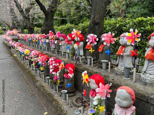 Obraz na płótnie Care guardian deities of children statues at the Zojoji Temple w salonie