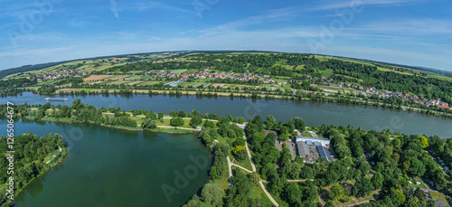 Herrlicher Sommertag rund um den  Donaupark in Regensburg in der Oberpfalz photo