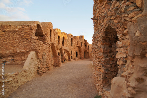 Ksar Hadada storico villaggio di ghorfa set di Star Wars film,  governatorato di Tataouine, Tunisia, resti del tipico villaggio fortificato Berbero composto da granai e abitazioni  photo