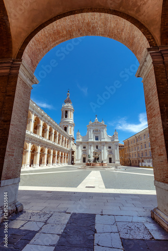Obraz na płótnie Basilica Della Santa Casa in Square of Loreto on a sunny day with clear blue skies. Loreto, Marche, Italy w salonie