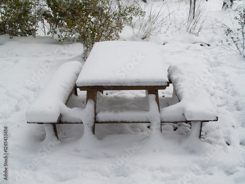 Wallpaper Mural bench in the snow Torontodigital.ca