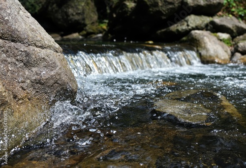 cascade park stone flow splash ban