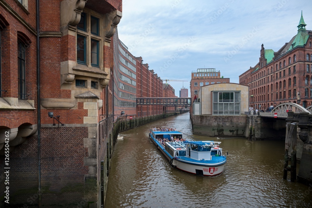 Obraz premium Germany- Hamburg- Old Warehouse District and Wasserschloss