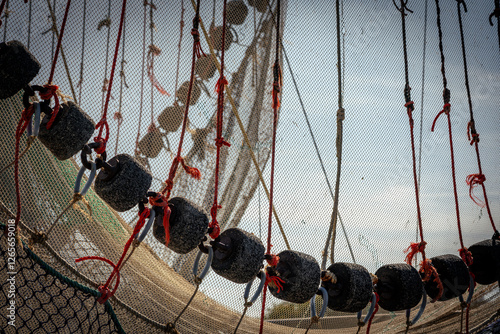 Fischernetze an einem Fischerboot