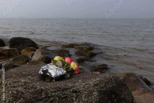 Obraz na płótnie burial at sea, sympathy, last farewell w salonie