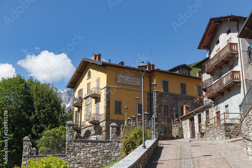 Obraz na płótnie GROMO, ITALY - MAY 22, 2024: Street view of historical village with narrow cobbled streets, shot in bright summer light w salonie