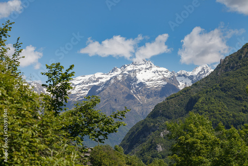 Obraz na płótnie Snow-capped Bergamo alps. View from Gromo town. w salonie