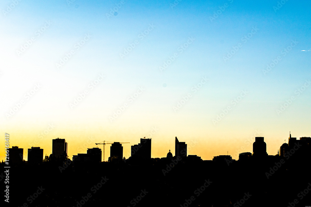 Naklejka premium Silhouette of Skyscrapers in Sacramento, CA Skyline At Beautiful Sunset