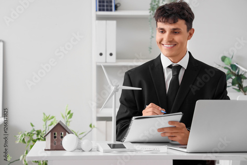 Young businessman with note...