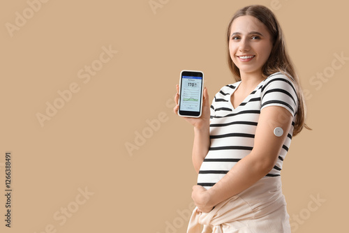 Young pregnant woman with g...