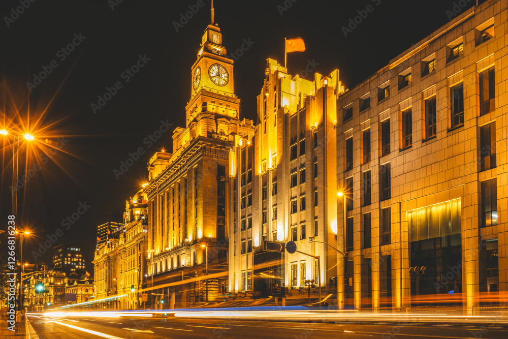 Naklejka premium Captivating Nighttime View of Historic Architecture with Illuminated Facades