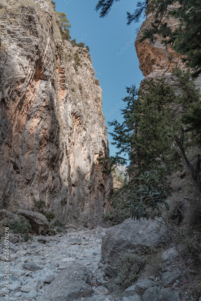 Fototapeta premium Hiking in the beautiful Samaria National Park in Crete where you hike between a gorge.