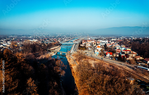 Obraz na płótnie Miasto Żywiec w górach zimą, panorama z lotu ptaka od strony rzeki Koszarawa i Soła w salonie