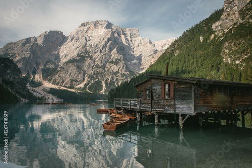 Tableau sur toile Wooden Boathouse on Lago di Braies Surrounded by Mountains