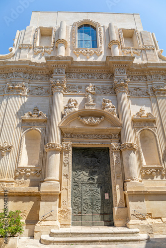 Façade inachevée de la Chiesa di Sant'Angelo, connue aussi sous le nom de Santa Maria di Constantinople, à Lecce, dans les Pouilles, Italie photo