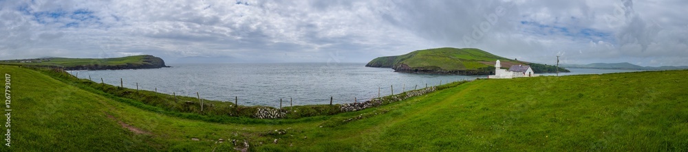 Panorama Leuchtturm und Küste auf der Dingle Halbinsel in Irland Panorama Leuchtturm und Küste auf der Dingle Halbinsel in Irland