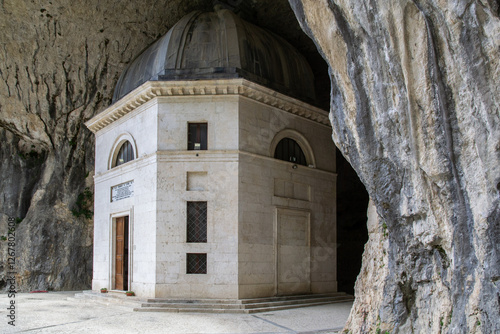 Tempio del Valadier, Marche, Italia photo