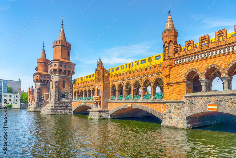 Oberbaum Bridge, Berlin, Germany Oberbaum Bridge, Berlin, Germany