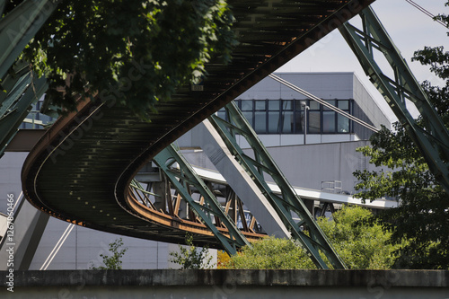 Wuppertal, das geschwungene Gerüst der Schwebebahn photo