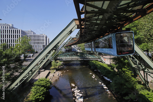 Wuppertal, Schwebebahn an der Alexanderbrücke