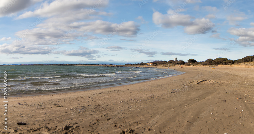 Agde, plage de la tamarissière dans l'Hérault (France) Agde, plage de la tamarissière dans l'Hérault (France)