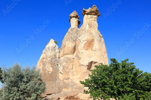 Fotografía The magnificent Cappadocia valley with its rocky structure formed by volcanic tuffs