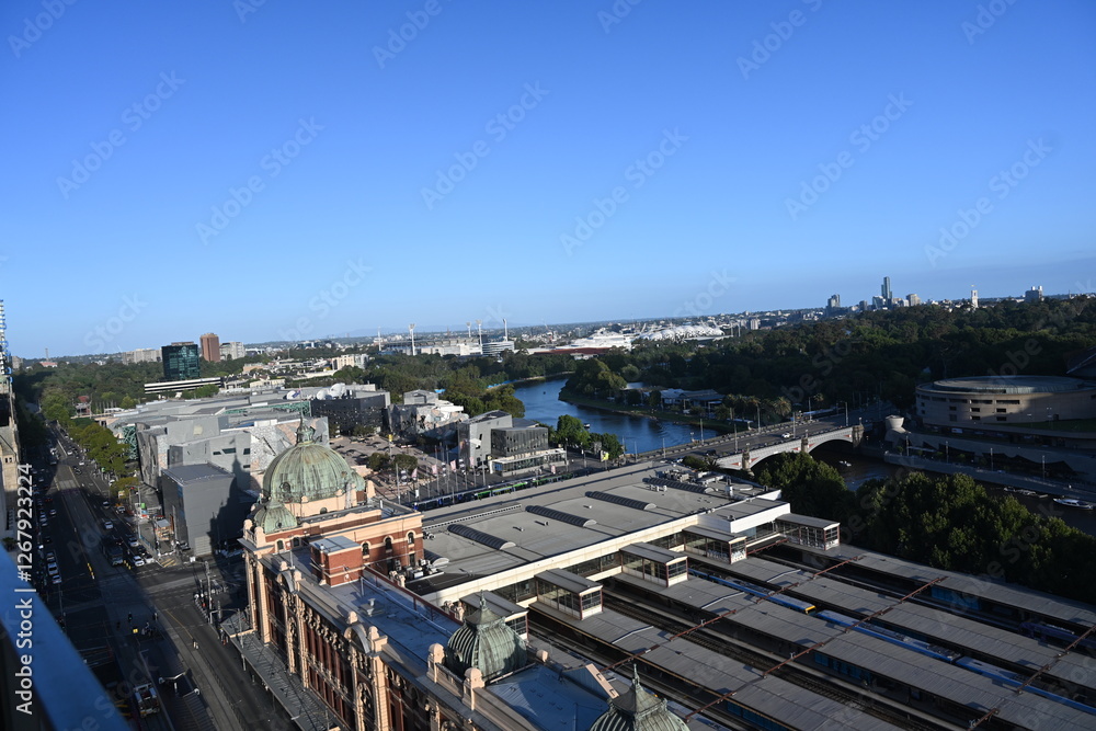 Obraz premium flinders street train station, public transport hub , Melbourne. Australia 