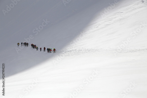 Obraz na płótnie alpinism in the snowy mountains w salonie