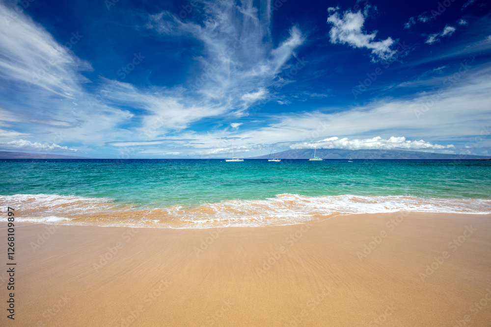 Fototapeta premium Turquoise Sea and Golden Sand at Kaanapali Beach, Maui
