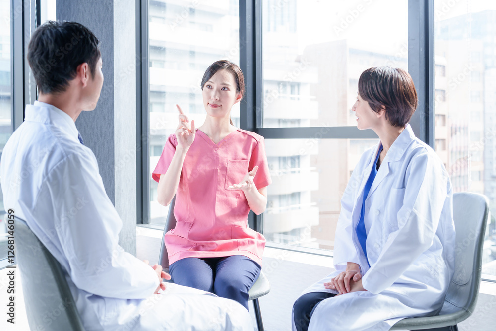 Obraz premium 病院でミーティングをする医療従事者