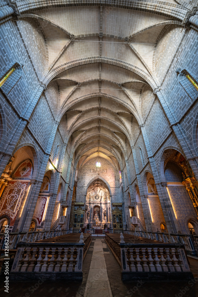 Fototapeta premium St Francis Church - Evora, Portugal