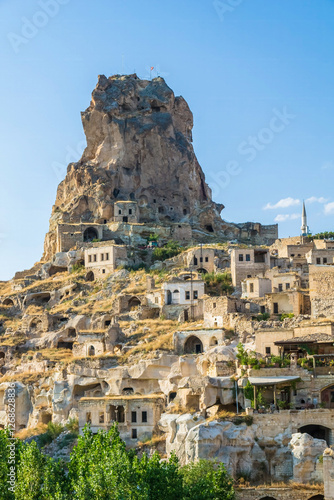 Tableau sur toile Ortahisar ancient village in Cappadocia, Turkey