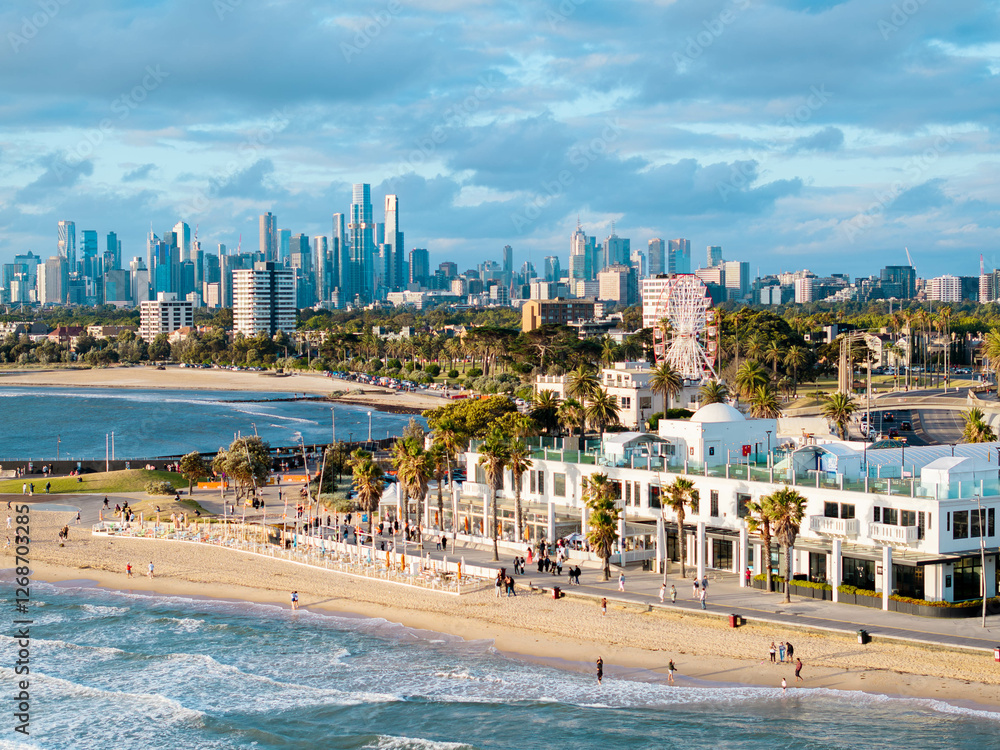 Fototapeta premium St Kilda Beach, Melbourne – Scenic Coastline with City Skyline