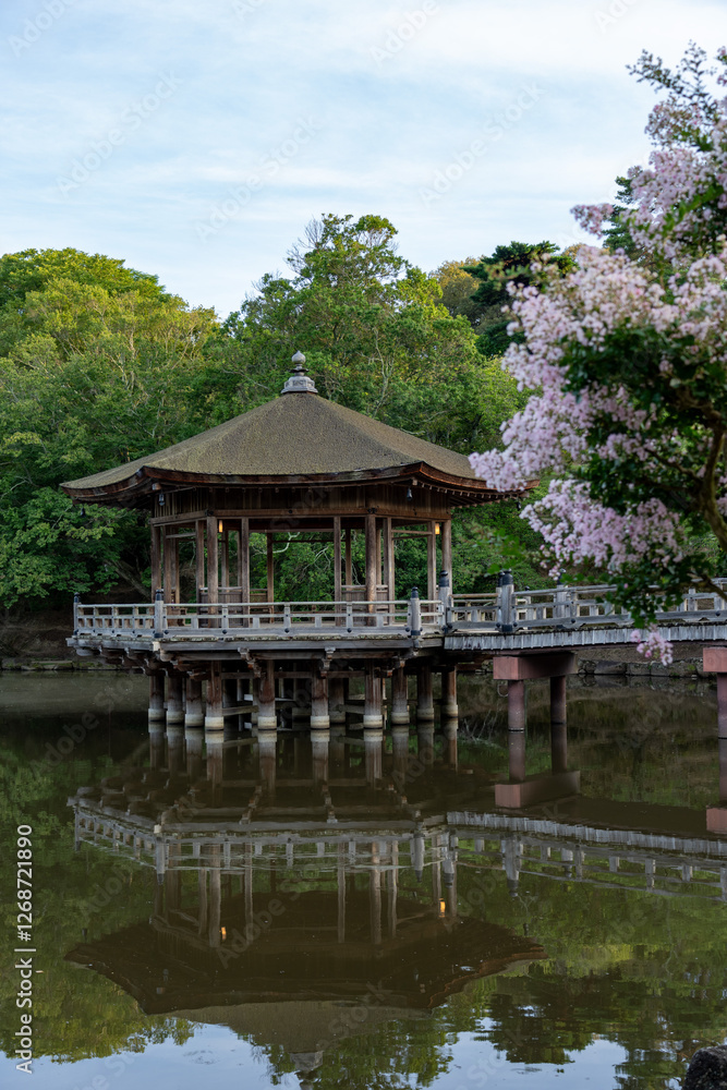 Ukimido Pavilion in Nara park early in the morning