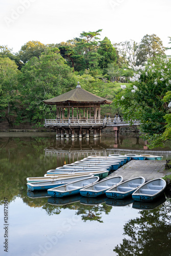 Obraz na płótnie Ukimido Pavilion in Nara park early in the morning w salonie