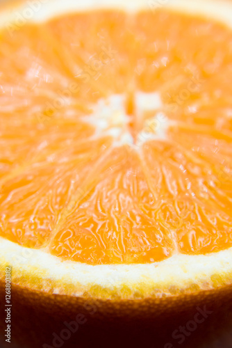 Obraz na płótnie Oranges cut in half, cross-section, flesh.
w salonie