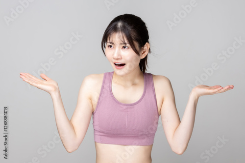 Wallpaper Mural スポーツウェアの美しい女性 Torontodigital.ca