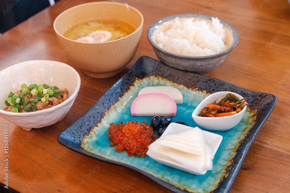 和朝食の食卓、味噌汁とご飯に彩り豊かな小鉢 和朝食の食卓、味噌汁とご飯に彩り豊かな小鉢
