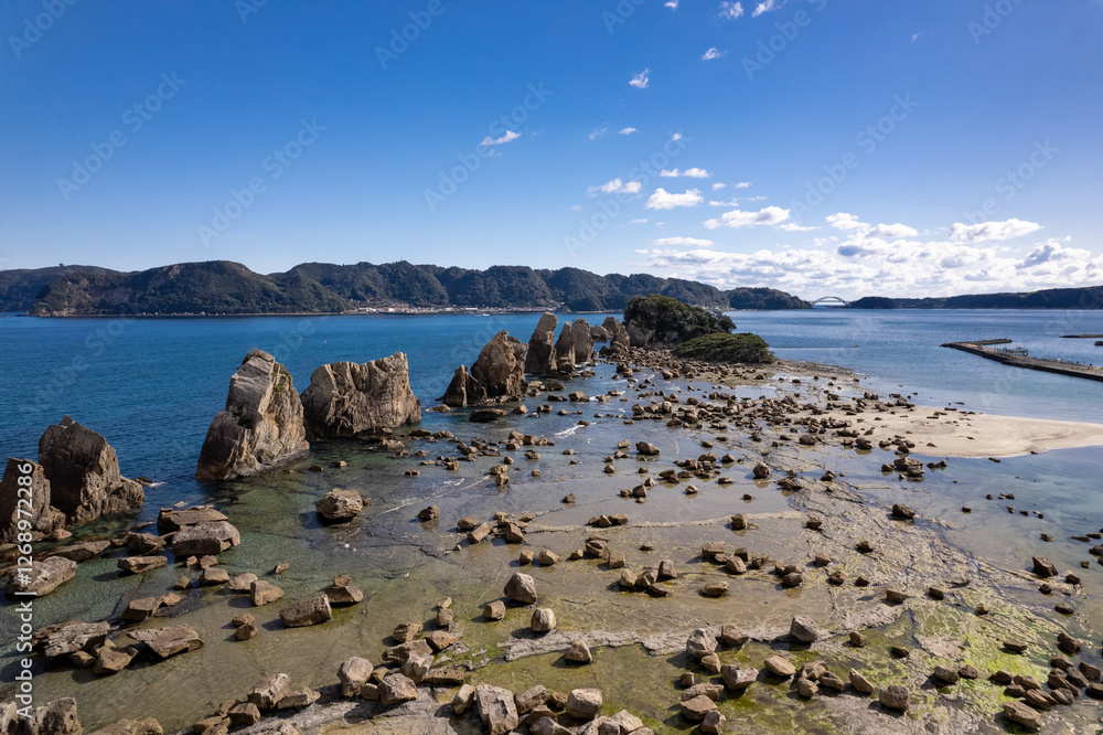 熊野の奇岩、橋杭岩(ドローンによる空撮)