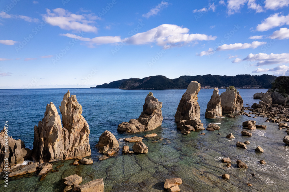 熊野の奇岩、橋杭岩(ドローンによる空撮)