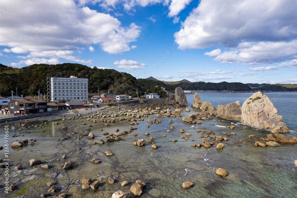 熊野の奇岩、橋杭岩(ドローンによる空撮)