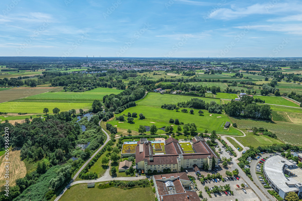 Fototapeta premium Ausblick auf das Tal der Abens rund um den Kurort Bad Gögging in Niederbayern