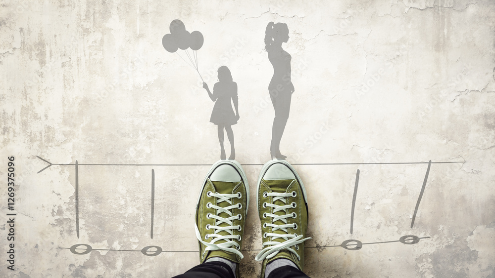 Fototapeta premium Vom Kind zum Teen - Vom Teen zur Frau - Veränderungen im Leben - Kreative und abstrakte Darstellung mit Silhouetten - Entwicklung und Wandel