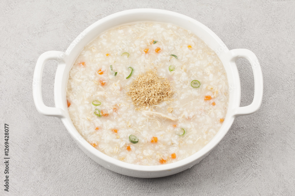 Add chicken and porridge. Cut the chicken into pieces, strain through a large sieve to loosen the meat, add non-glutinous rice, add soy sauce, boil again, and season.
닭고기를 넣고 쑨 죽. 닭고기를 토막 쳐서 살이 풀어지도록 Add chicken and porridge. Cut the chicken into pieces, strain through a large sieve to loosen the meat, add non-glutinous rice, add soy sauce, boil again, and season.
닭고기를 넣고 쑨 죽. 닭고기를 토막 쳐서 살이 풀어지도록