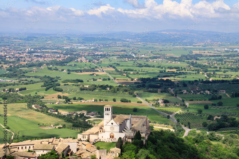 Fototapeta premium panorama del borgo medievale di Assisi nella provincia di Perugia in Umbria