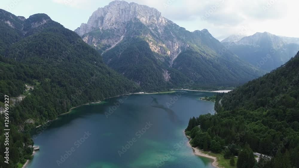 video con drone di Lago del Predil Dolomiti Italia europa video con drone di Lago del Predil Dolomiti Italia europa