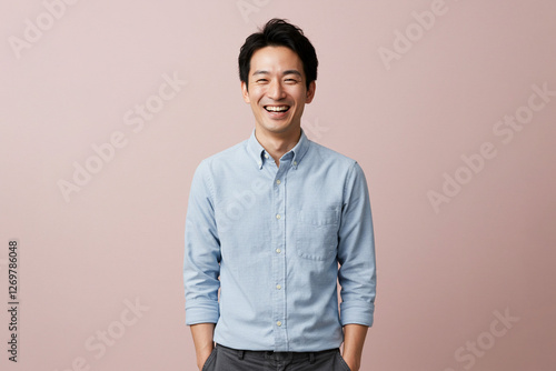 日本人男性のポートレート、30代、笑顔