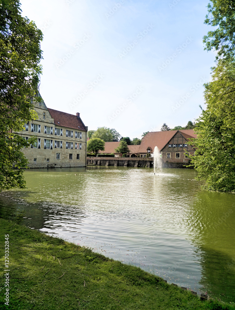 Obraz premium Castle Huelshoff, Havixbeck, North Rhine-Westphalia, Germany, Europe.