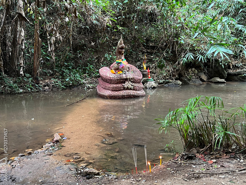 Obraz na płótnie River at Wat Pha Lat temple in Chang Mai w salonie